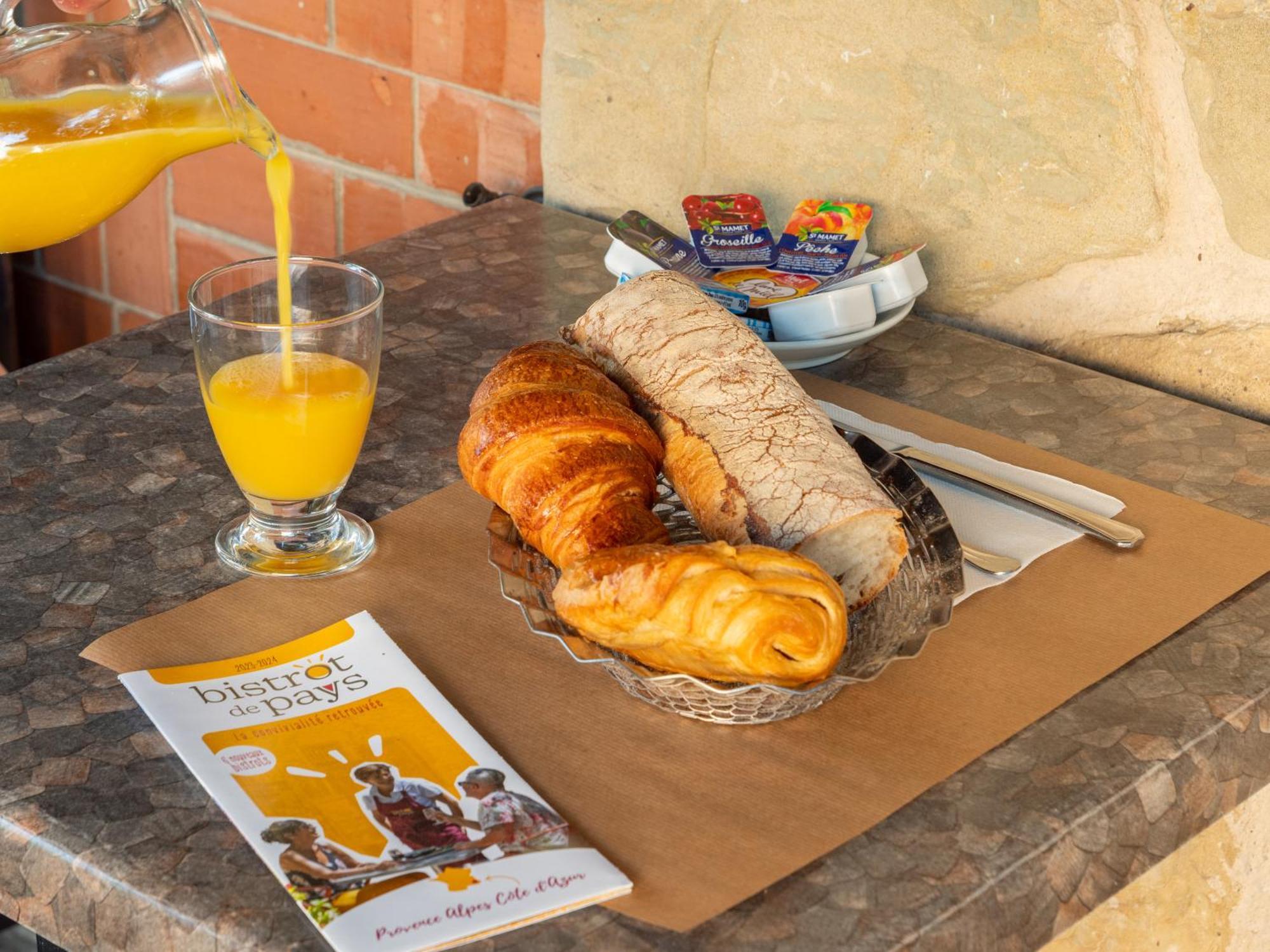 Logis Hotel Beausejour Berre-les-Alpes Экстерьер фото
